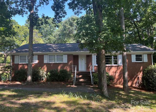 Property at 1623 Lumarka Dr, Charlotte, NC 28212, 4 beds, 3 baths