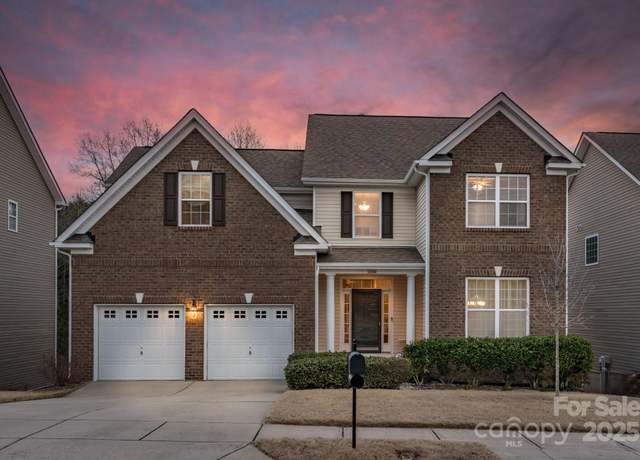 Property at 14104 Green Birch Dr, Pineville, NC 28134, 5 beds, 3.5 baths