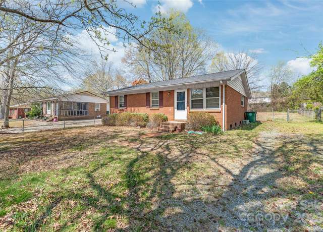 Property at 332 Spring Hill Dr, Matthews, NC 28104, 3 beds, 1 bath