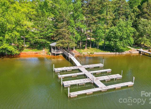 Property at 6712 Cove Ln, Sherrills Ford, NC 28673, 4 beds, 4 baths