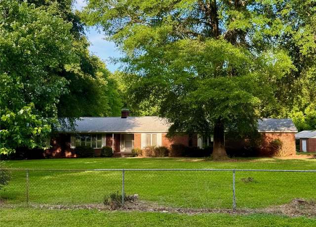 Property at 114 Huffstetler Rd, Gastonia, NC 28056, 3 beds, 2 baths