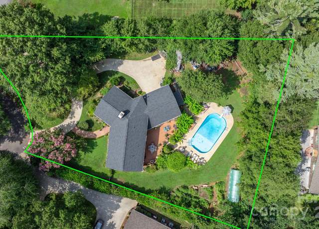 Property at 1750 5th Street Dr NW, Hickory, NC 28601, 4 beds, 3.5 baths
