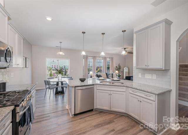 Property at 16718 Keene Ct, Charlotte, NC 28278, 6 beds, 3.5 baths