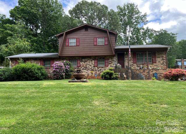 Property at 204 Aspen Dr, Gastonia, NC 28052, 4 beds, 2.5 baths