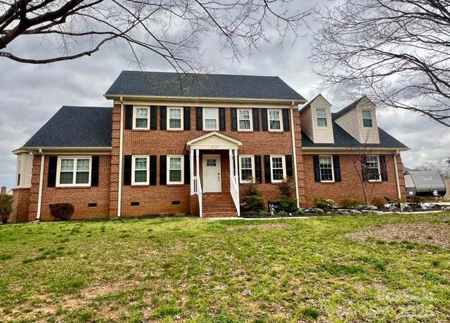 Property at 2110 Clover Bend Dr, Monroe, NC 28110, 4 beds, 4 baths