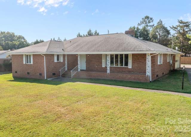Property at 1314 Stoneyridge Dr, Charlotte, NC 28214, 3 beds, 2 baths