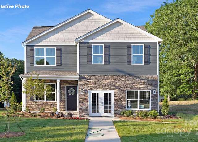 Property at 1404 6th Street St NE, Hickory, NC 28601, 3 beds, 2.5 baths