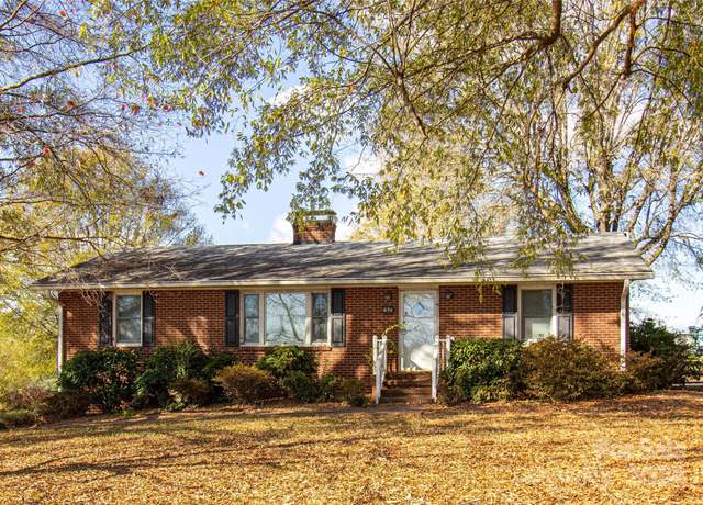 Property at 654 Meadowlark Dr, Winston Salem, NC 27106, 2 beds, 2 baths