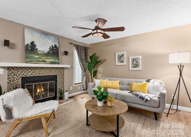 Property at 42 Hollybrook Dr, Asheville, NC 28803, 2 beds, 2.5 baths
