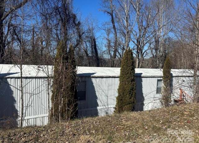 Property at 160 Aquarius Rd, Canton, NC 28716, 3 beds, 2 baths