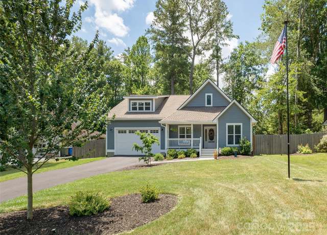 Property at 727 Shadywood Ln, Hendersonville, NC 28792, 3 beds, 2 baths