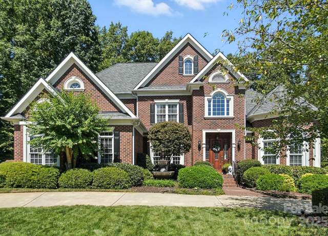 Property at 6525 Robin Hollow Dr, Mint Hill, NC 28227, 5 beds, 4.5 baths