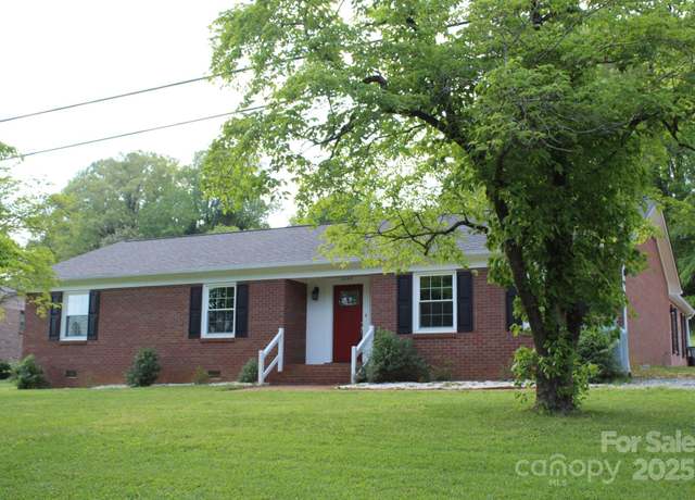 Property at 1505 Canterbury Pl NE, Lenoir, NC 28645, 4 beds, 2 baths
