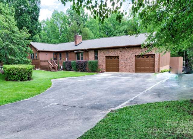 Property at 4004 Stillwater Ct, York, SC 29745, 3 beds, 2 baths