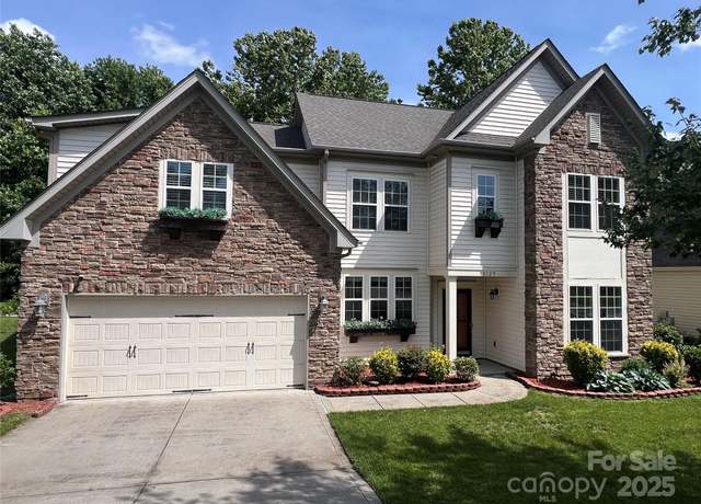 Property at 10129 Loch Lomond Dr, Charlotte, NC 28278, 5 beds, 3.5 baths
