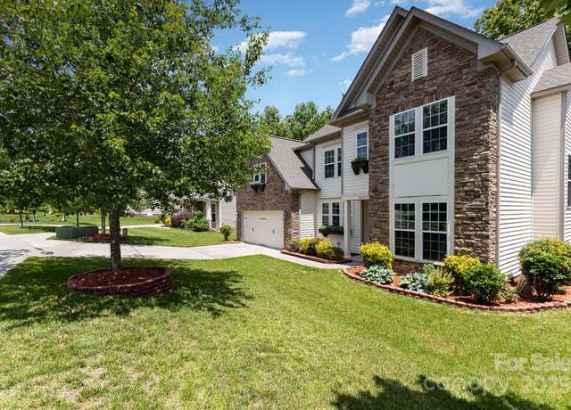 Property at 10129 Loch Lomond Dr, Charlotte, NC 28278, 5 beds, 3.5 baths