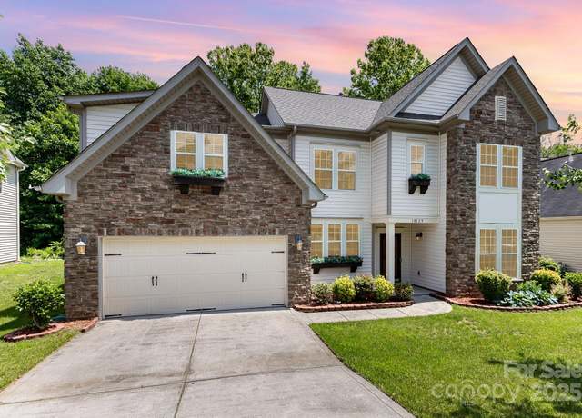 Property at 10129 Loch Lomond Dr, Charlotte, NC 28278, 5 beds, 3.5 baths