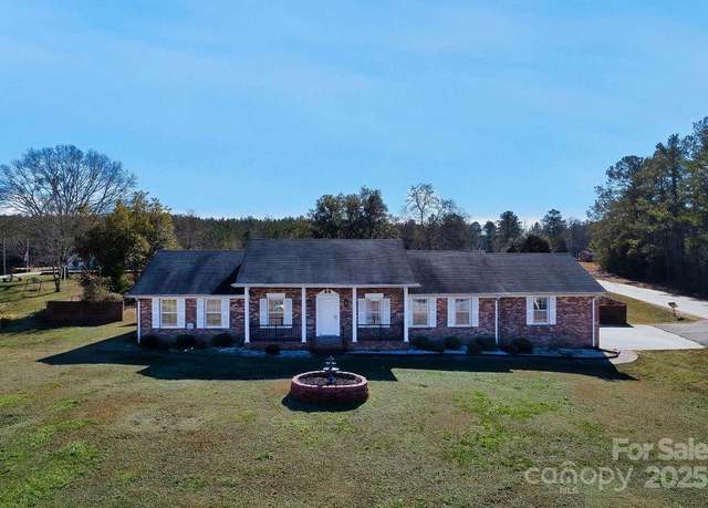 Property at 104 Greenway Ave, Union, SC 29379, 4 beds, 2 baths