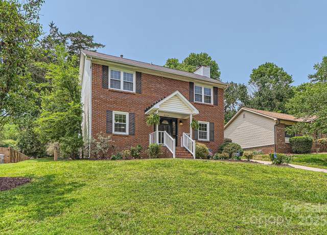 Property at 6221 Round Hill Rd, Charlotte, NC 28211, 3 beds, 2.5 baths