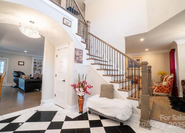 Property at 2706 Hilliard Dr, Charlotte, NC 28205, 4 beds, 4.5 baths