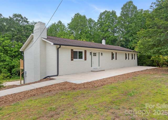 Property at 1904 27th Avenue Dr NE, Hickory, NC 28601, 5 beds, 2.5 baths