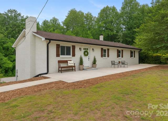 Property at 1904 27th Avenue Dr NE, Hickory, NC 28601, 5 beds, 2.5 baths