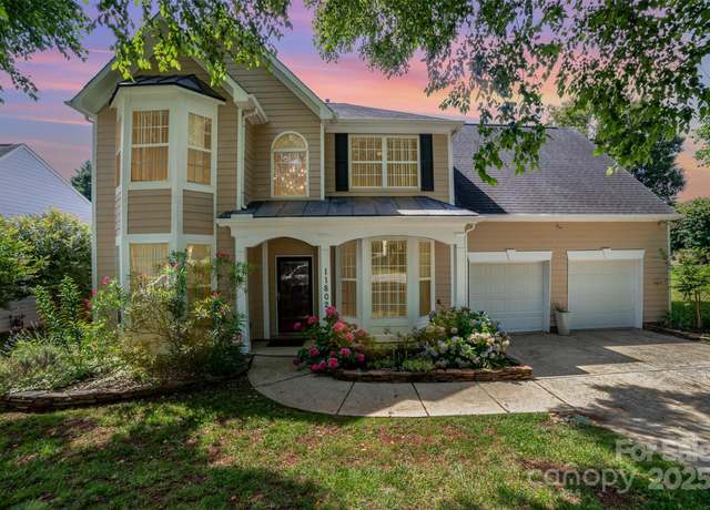 Property at 11802 Fox Glen Rd, Charlotte, NC 28269, 4 beds, 2.5 baths