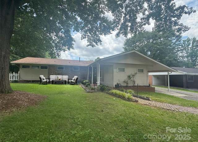 Property at 1107 Crestfield Dr, Lancaster, SC 29720, 3 beds, 2 baths