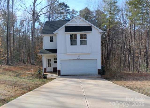Property at 2792 5th Ave NE, Hickory, NC 28601, 3 beds, 2.5 baths