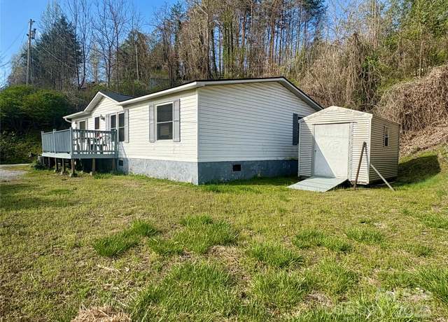 Property at 1235 Jenkins Branch Rd N, Bryson City, NC 28713, 3 beds, 2 baths
