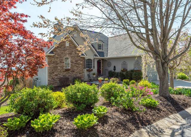 Property at 59 Carriage Highlands Ct, Hendersonville, NC 28791, 3 beds, 3 baths