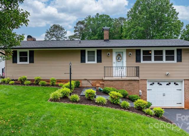 Property at 2401 Hillside Dr, Newton, NC 28658, 3 beds, 2 baths