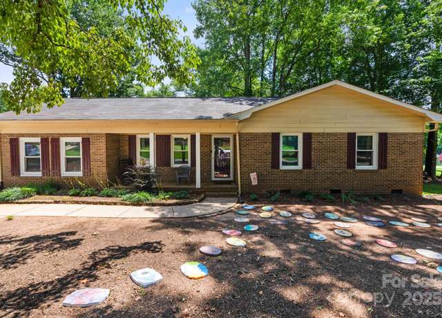 Property at 1994 Willow Ridge St, Conover, NC 28613, 3 beds, 2 baths