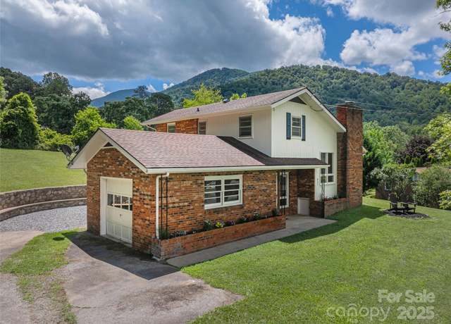 Property at 827 Oakdale Rd, Waynesville, NC 28786, 3 beds, 2 baths