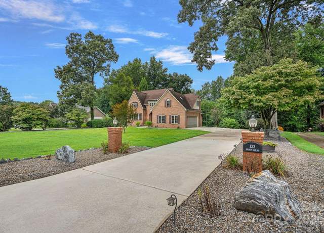 Property at 123 Golden Oak Dr, Statesville, NC 28625, 5 beds, 4.5 baths
