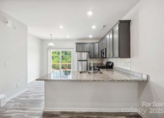 Property at 7011 Jane Parks Way, Charlotte, NC 28217, 2 beds, 3.5 baths