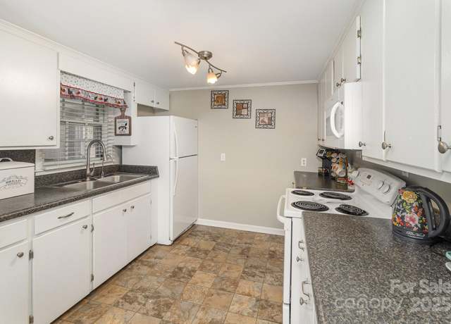 Property at 515 Burlington St, Wadesboro, NC 28170, 3 beds, 1 bath