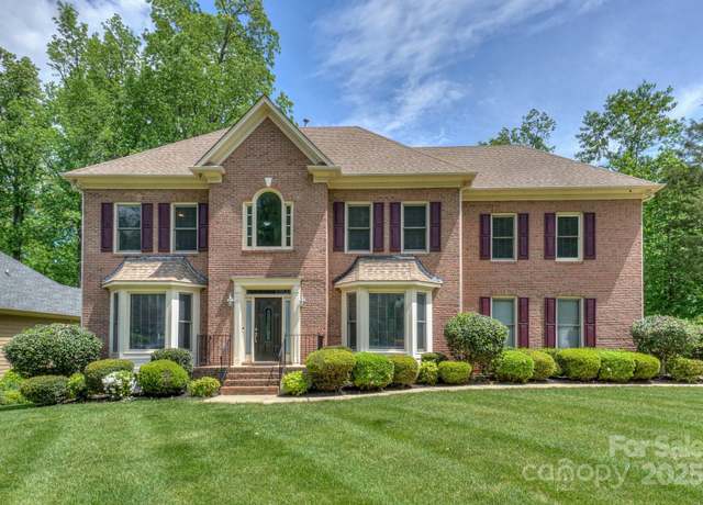 Property at 3119 Castlemaine Dr, Charlotte, NC 28269, 5 beds, 2.5 baths