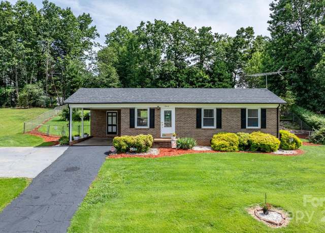 Property at 1040 Stagecoach Trl, Lenoir, NC 28645, 3 beds, 1.5 baths