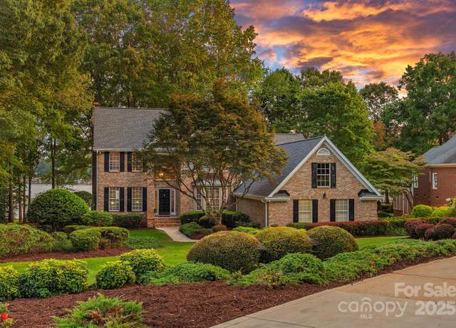 Property at 121 Harbor Shore Ct, Mooresville, NC 28117, 4 beds, 3.5 baths