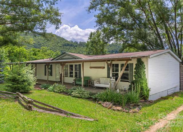 Property at 495 Courtney Ln, Canton, NC 28716, 3 beds, 2 baths