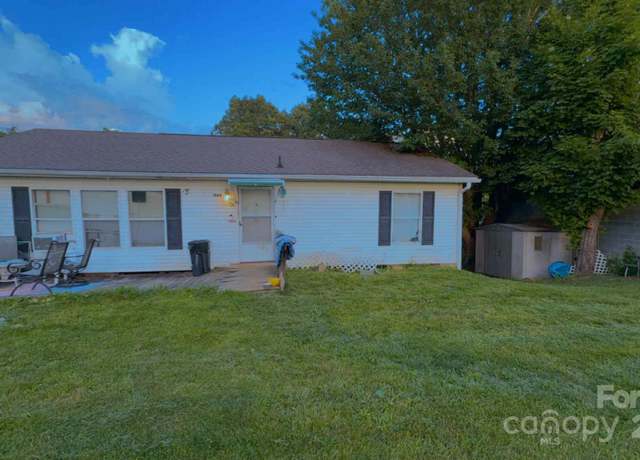 Property at 1060 N Canton Rd, Canton, NC 28716, 2 beds, 2 baths