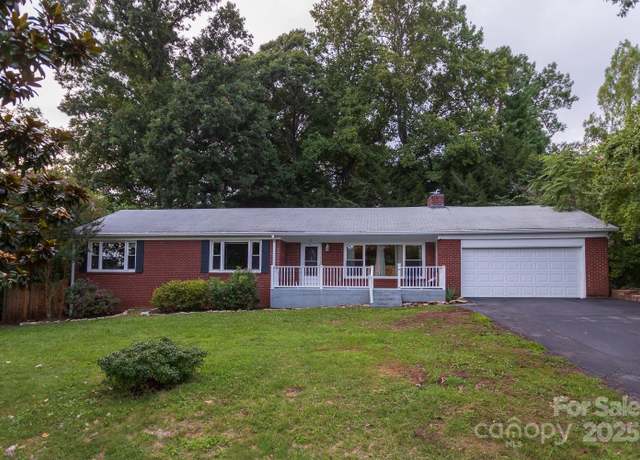 Property at 5 Fernlawn Rd, Asheville, NC 28805, 3 beds, 3 baths