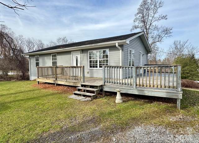 Property at 1031 7th Ave W, Hendersonville, NC 28791, 3 beds, 2 baths