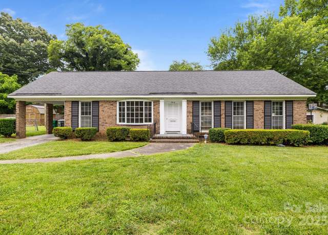 Property at 5918 Barrington Dr, Charlotte, NC 28215, 3 beds, 2 baths