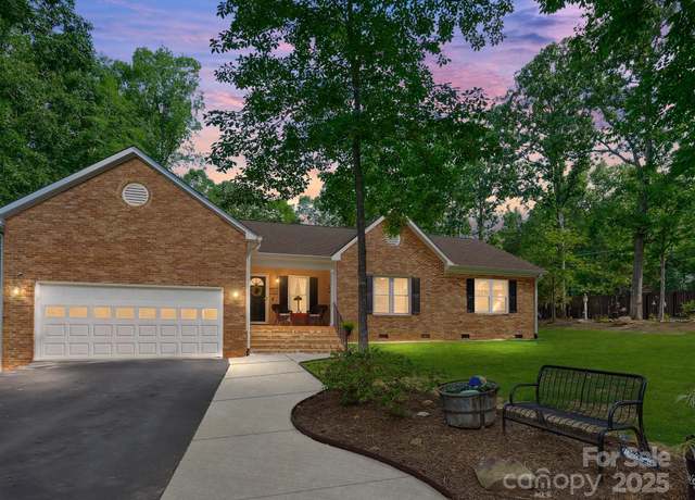 Property at 7300 Bailywick Dr, Waxhaw, NC 28173, 3 beds, 2.5 baths