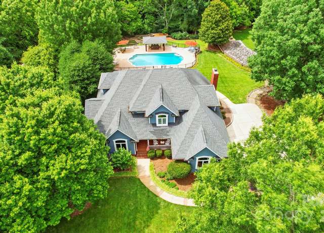 Property at 1042 Heather Glen Dr, Matthews, NC 28104, 5 beds, 3.5 baths
