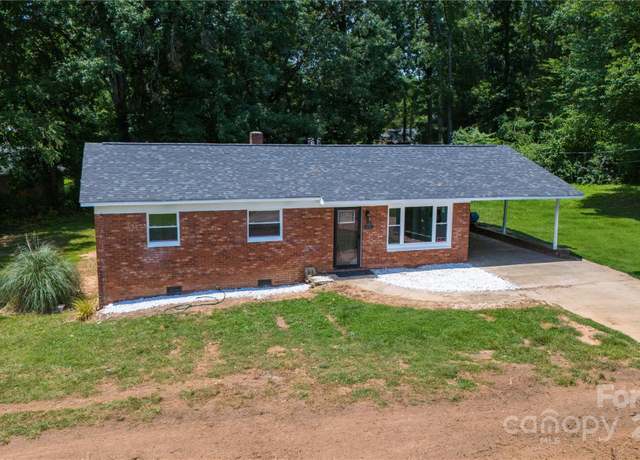 Property at 810 Hampton Pl SW, Lenoir, NC 28645, 3 beds, 1 bath