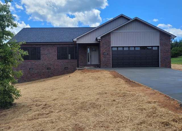 Property at 8222 Madison Ln, Hickory, NC 28602, 3 beds, 2 baths