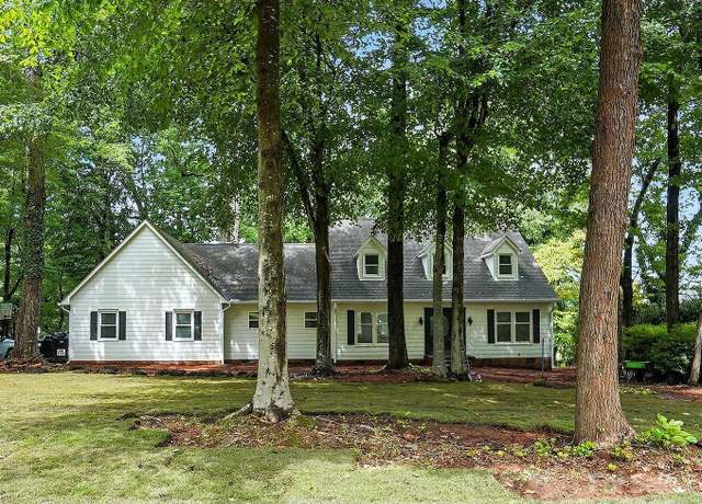Property at 3323 Lincoln Ln, Gastonia, NC 28056, 4 beds, 3.5 baths